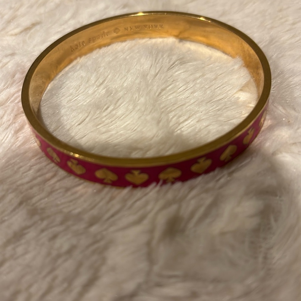 Kate Spade ♠️“Live Colorfully” Hot Pink w/Gold‎ Spades Idiom Bangle Bracelet - Picture 1 of 11